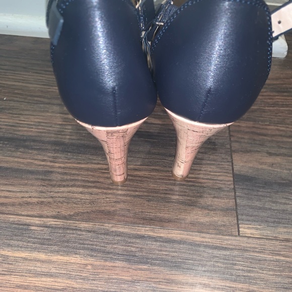 No brand name listed Navy Blue Sandals Size 8 - Picture 3 of 5